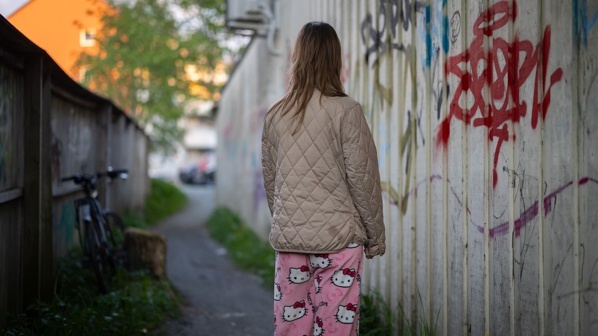 &laquo;Julie&raquo; svelta seg og skar namnet til mannen inn i huda