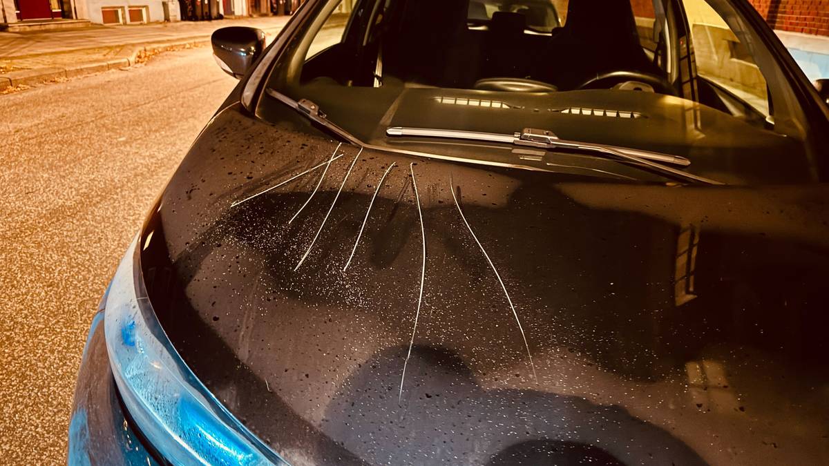 Løslatt fra arresten etter å ha skrapt opp biler