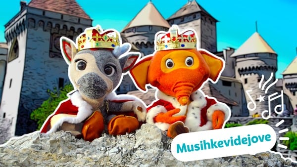 Binnabannasj, Fantorange jïh maanah leah gånkah akten biejjien. Pearalasth seangkosne byöpmedieh jïh baenide skubpieh laantenmuerjine jïh gïhpine. Jemmede magkeres biejjie! - Binnabánnaš, Fantorangen og barna er konger for en dag. De spiser potetgull i senga og pusser tenna med jordbær og krem. For en drømmedag!