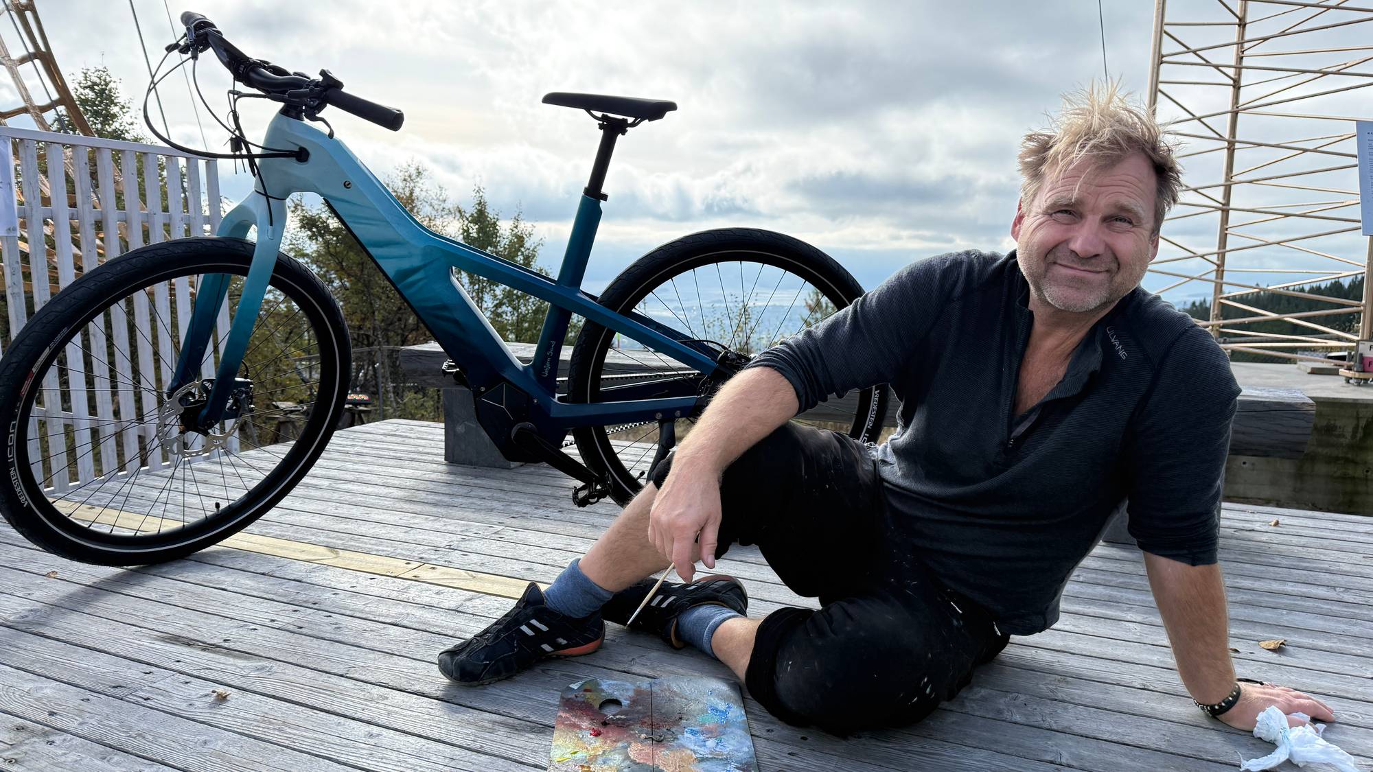 Mann med sykkel 
