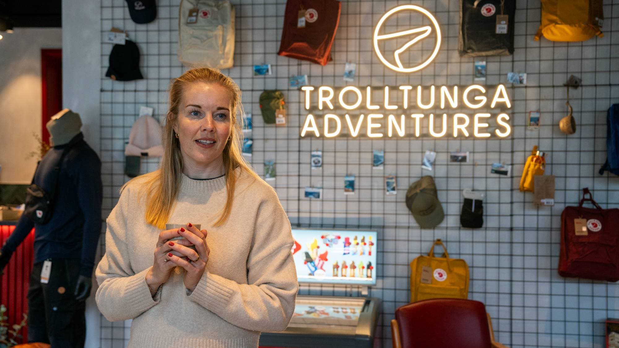 Celine Jessen i Trolltunga Adventures. Dei blir sterkt påverka over at Skjeggedalsvegen er stengt. Det tyder at turistar ikkje kjem seg til Trolltunga. 