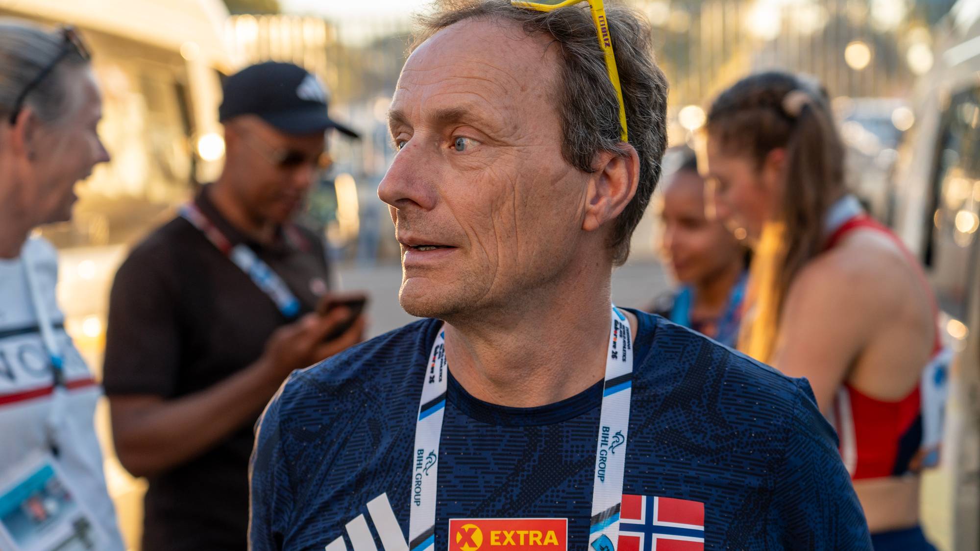 Kvinnelige atleter feirer gull