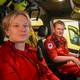 Christian Nygaard-Monsen / NRK To unge menn i ambulanseuniform inne i en ambulanse.