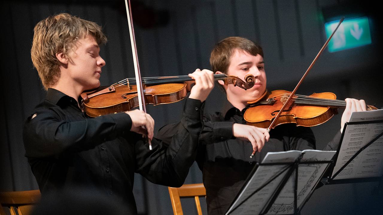 Rosendal kammermusikkfestival den 7. august 2021.
Johan Svendsen: Allegro scherzeroso fra Strykeoktett i A-dur, op. 3
KonstKnekt: Joakim Røbergshagen, Phelan Walker, Dorian Xhoxhi, Johanne Haugland (fioliner), Frida S Oliver, Michael Grolid (bratsjer), Øyvind Gimse, Hans Emil Sollesnes (celloer)