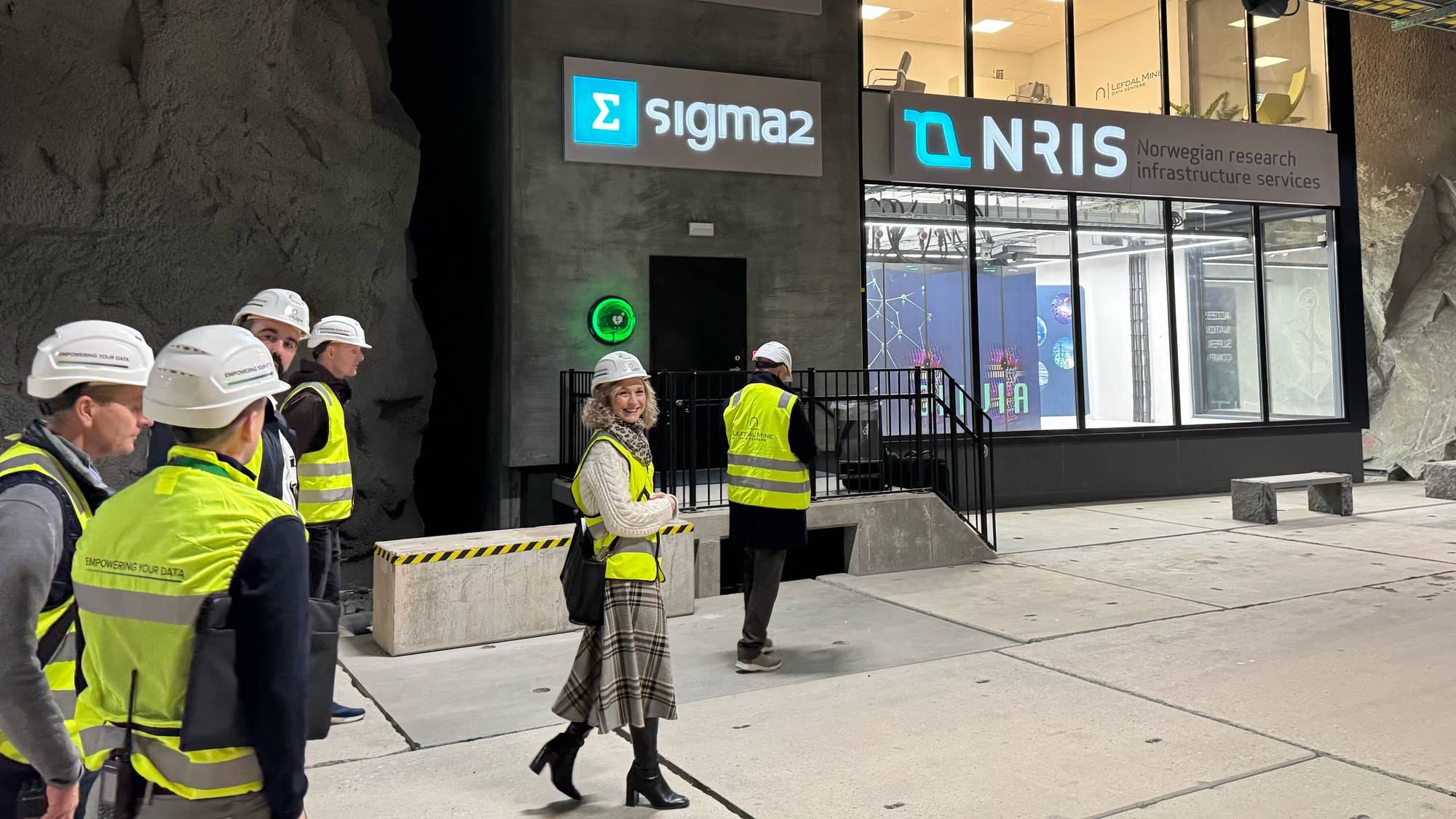 Digitaliserings- og forvaltningsminister Karianne Tung (Ap) er på rundreise i Sogn og Fjordane, og turen har komme til Lefdal Mine Datacenter utanfor Måløy.
