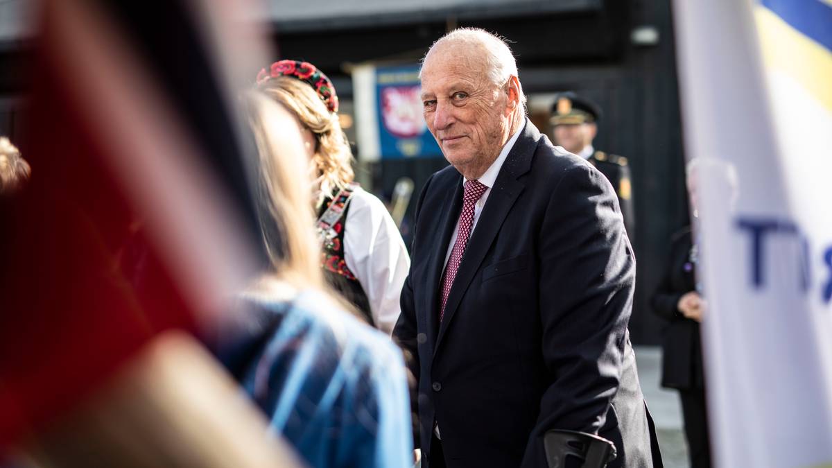 Kong Harald hjem til Norge om noen dager – skal flys hjem av Forsvaret