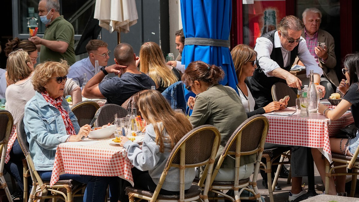 Frankrike satt vaksinerekord etter krav om koronapass på restauranter