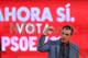 Statsminister Pedro Sanches fra PSOE oppildner sine partifeller til å stemme i valget.