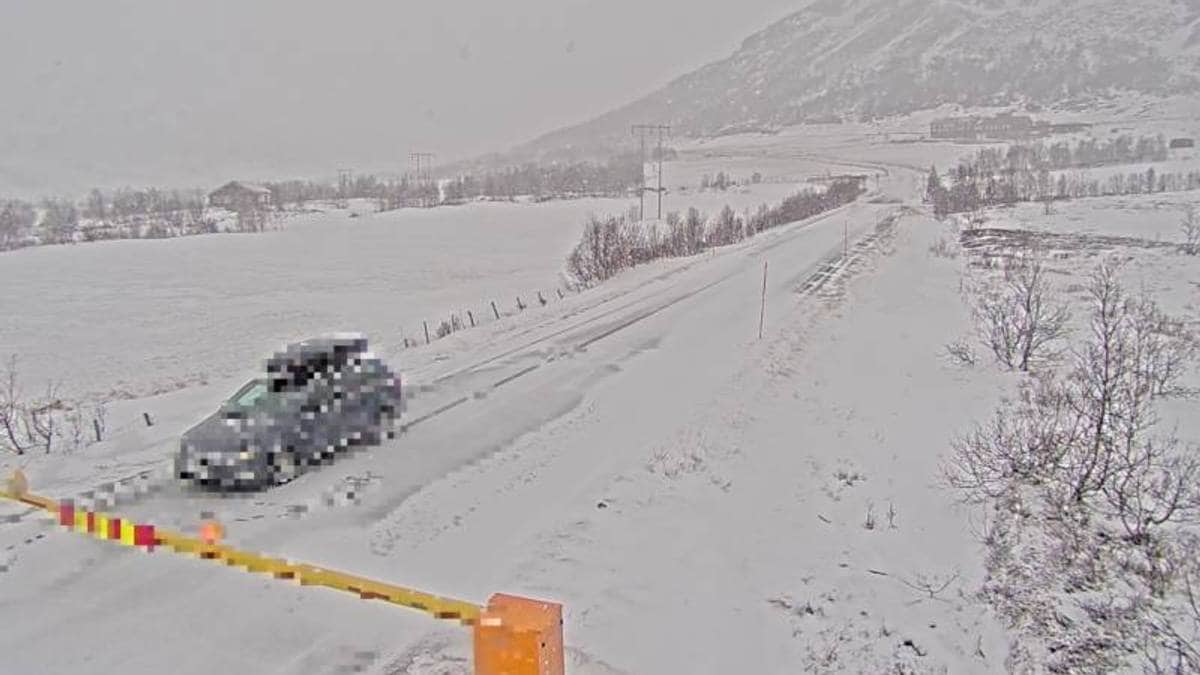 Uvêr skaper kolonnekøyring: Ber bilistar førebu seg på venting