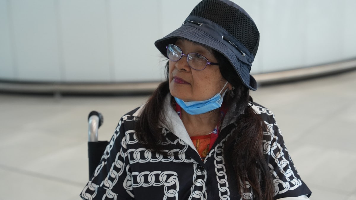 Lalita måtte overnatte på flyplassen: – Det gjorde vondt