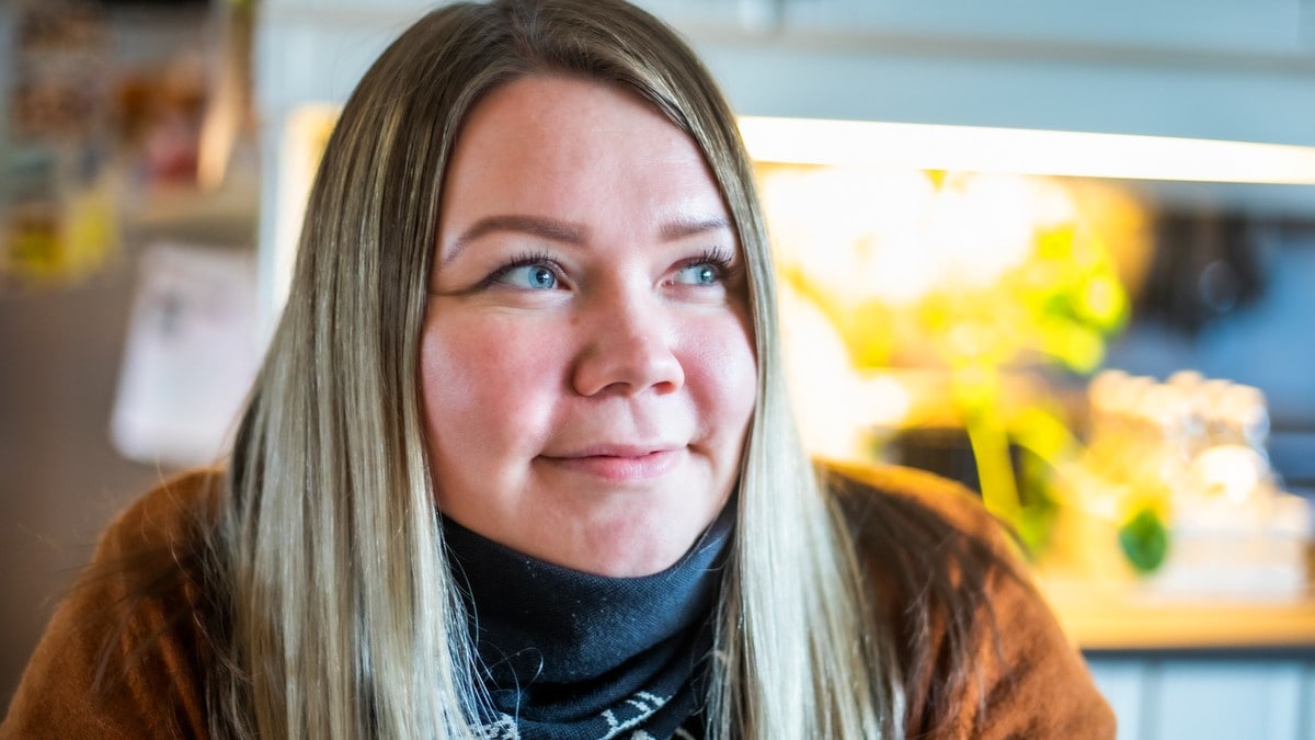 Stina (28) ble rørt da Agnete Saba åpnet seg i ny TV-serie: – Jeg kjenner meg igjen