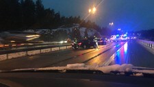 Til sammen fire biler var involvert i to trafikkulykker på E6 nord for Moss i retning Oslo.