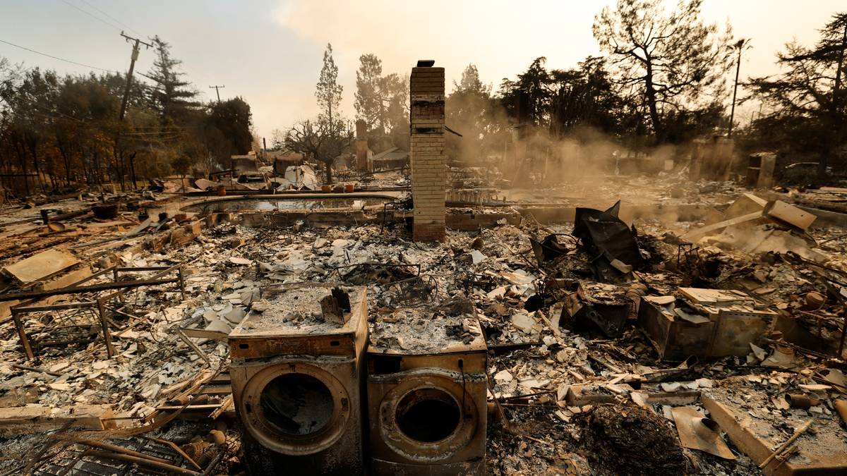 Harris kritiserer forsikringsselskaper etter brannene i Los Angeles