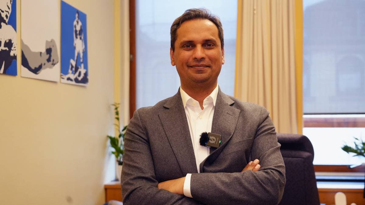 NRK fulgte Ap-profil Bjørnar Skjæran en dag på Stortinget - slik gikk det