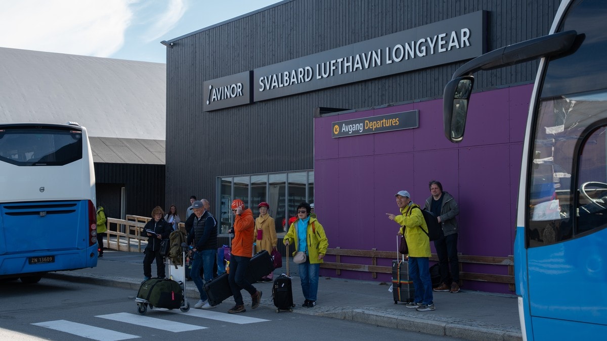 Vil ha beboer-rabatt på fly til Svalbard