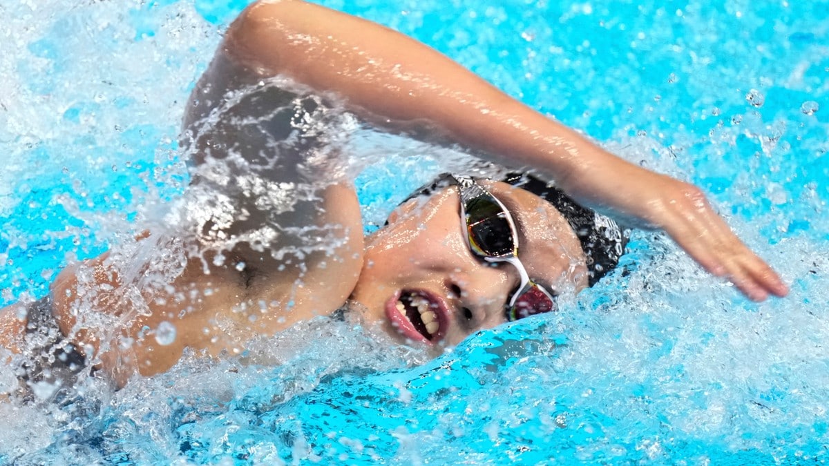 Kinesisk svømmesensasjon (12) snuste på medalje i VM – kom seks hundredeler for sent