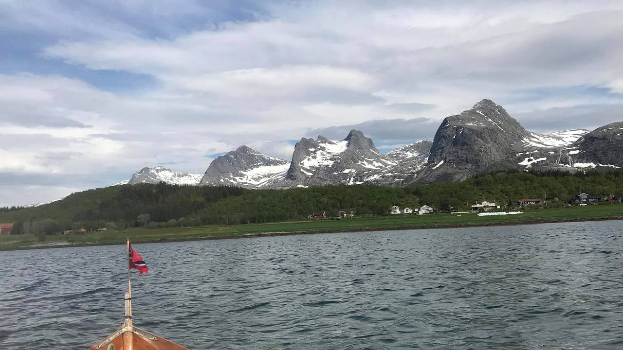 Forbi de sju søstre i Nordland.