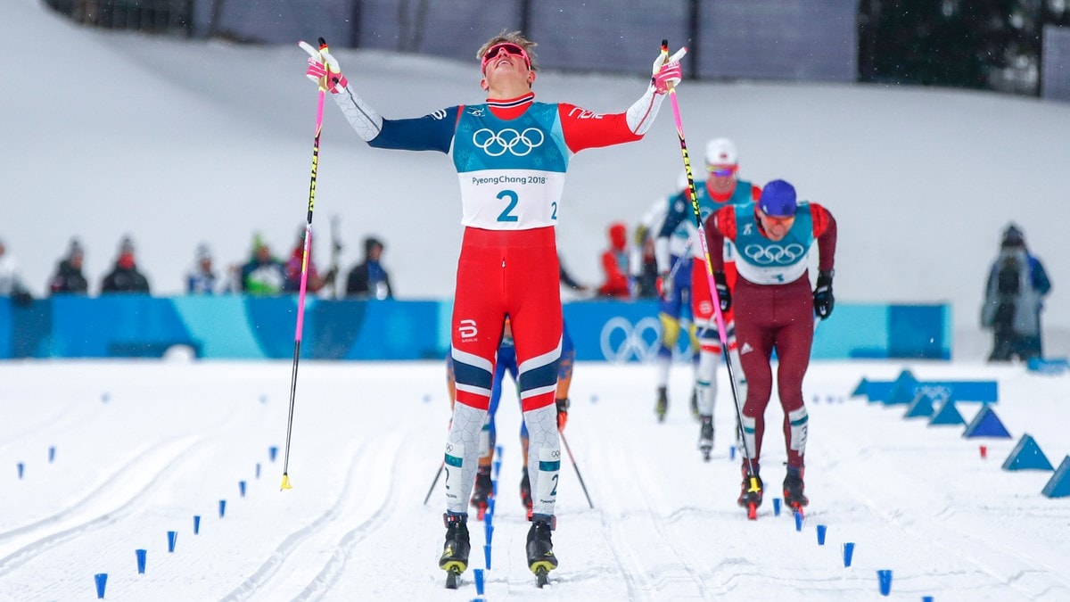 Klæbo sikret første stafettgull i OL på 16 år: – Han går og leker seg