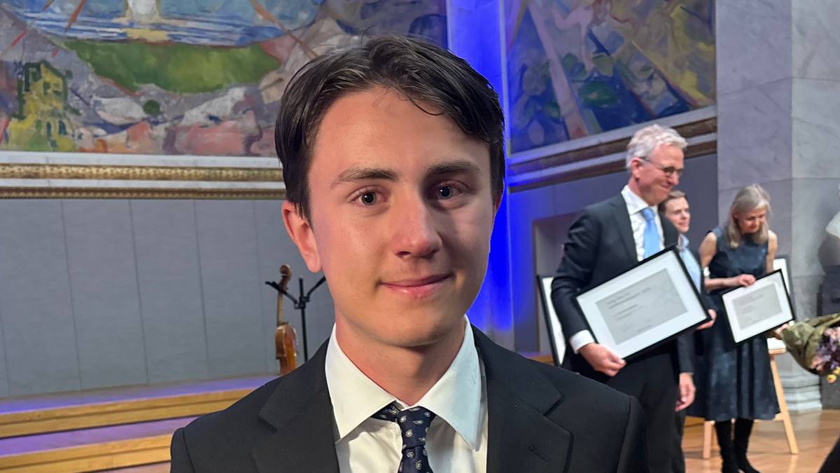 Oliver blei kreftfri på ti dagar – no får forskaren gjev pris