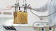 Foto: Nasa/jpl-caltech / Reuters Technicians at NASA's Jet Propulsion Laboratory lower the Mars Oxygen In-Situ Resource Utilization Experiment (MOXIE) instrument into the belly of the Perseverance rover