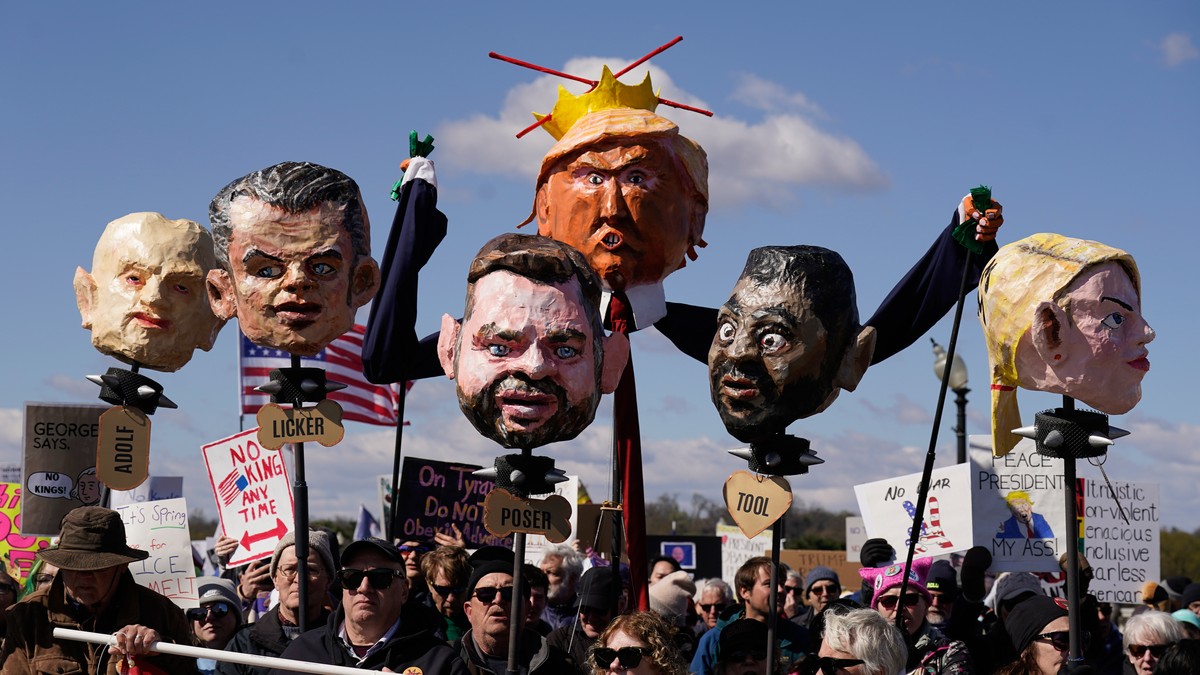 Massive demonstrasjoner mot Donald Trump over hele USA