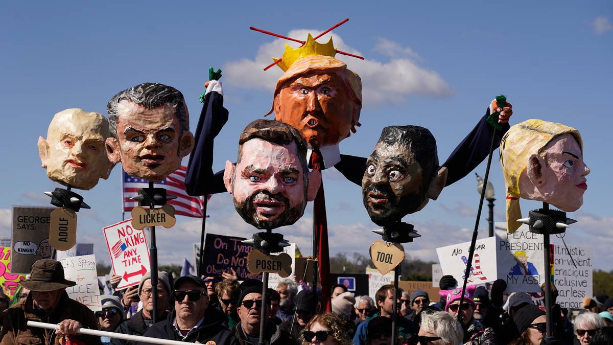 Massive demonstrasjoner mot Donald Trump over hele USA