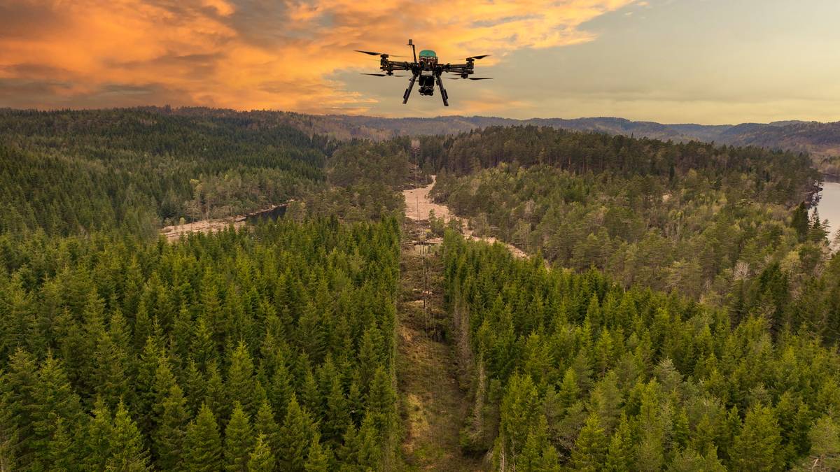 Bruker droner for å sikre strømmen til tusenvis