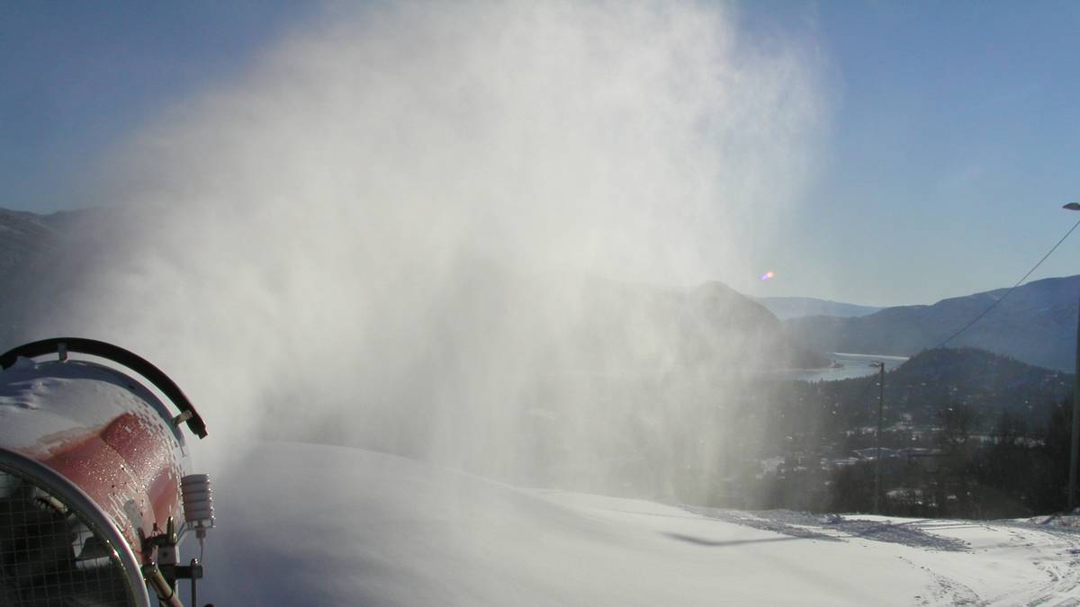 Starter snøkanonene på mandag