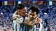 Amanda Perobelli / REUTERS,NTB Argentinske fotballspillere feirer mål ved å klemme hverandre på banen foran et fullsatt stadion.
