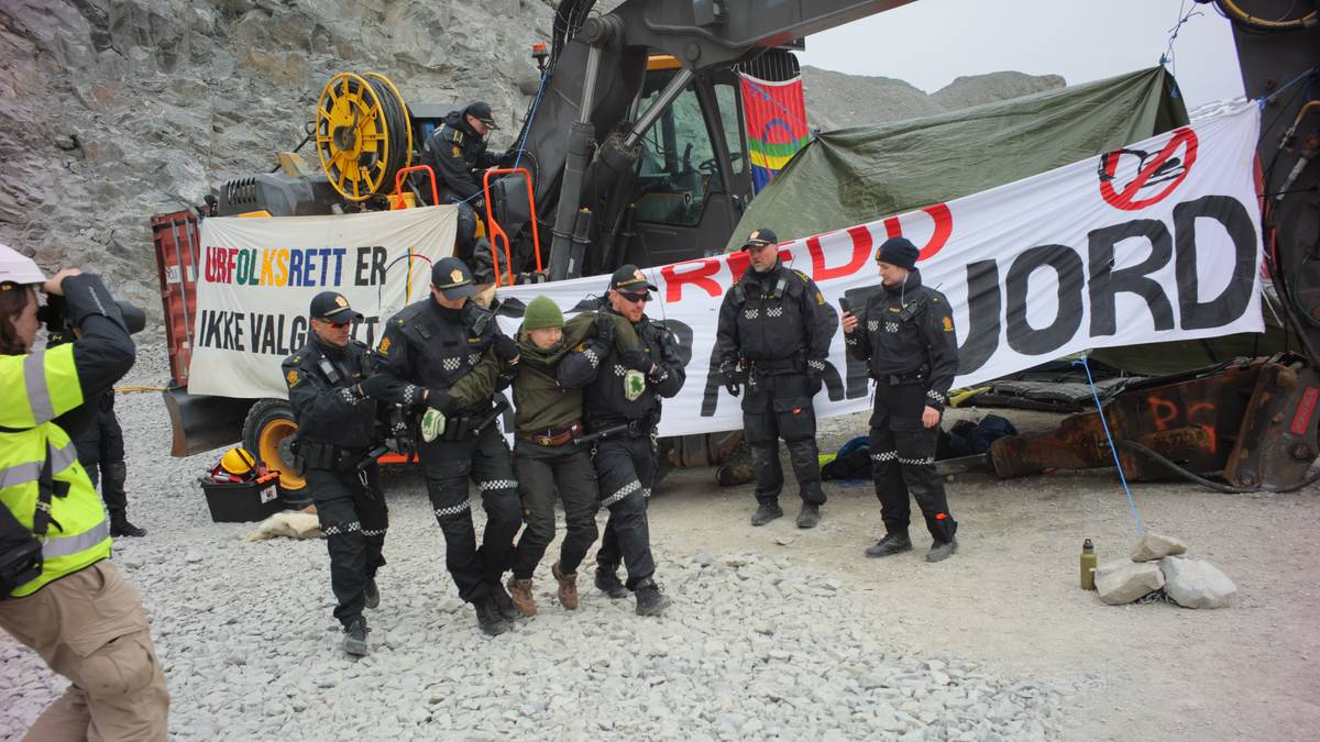 Politiet har fjernet demonstranter fra Nussir-gruva