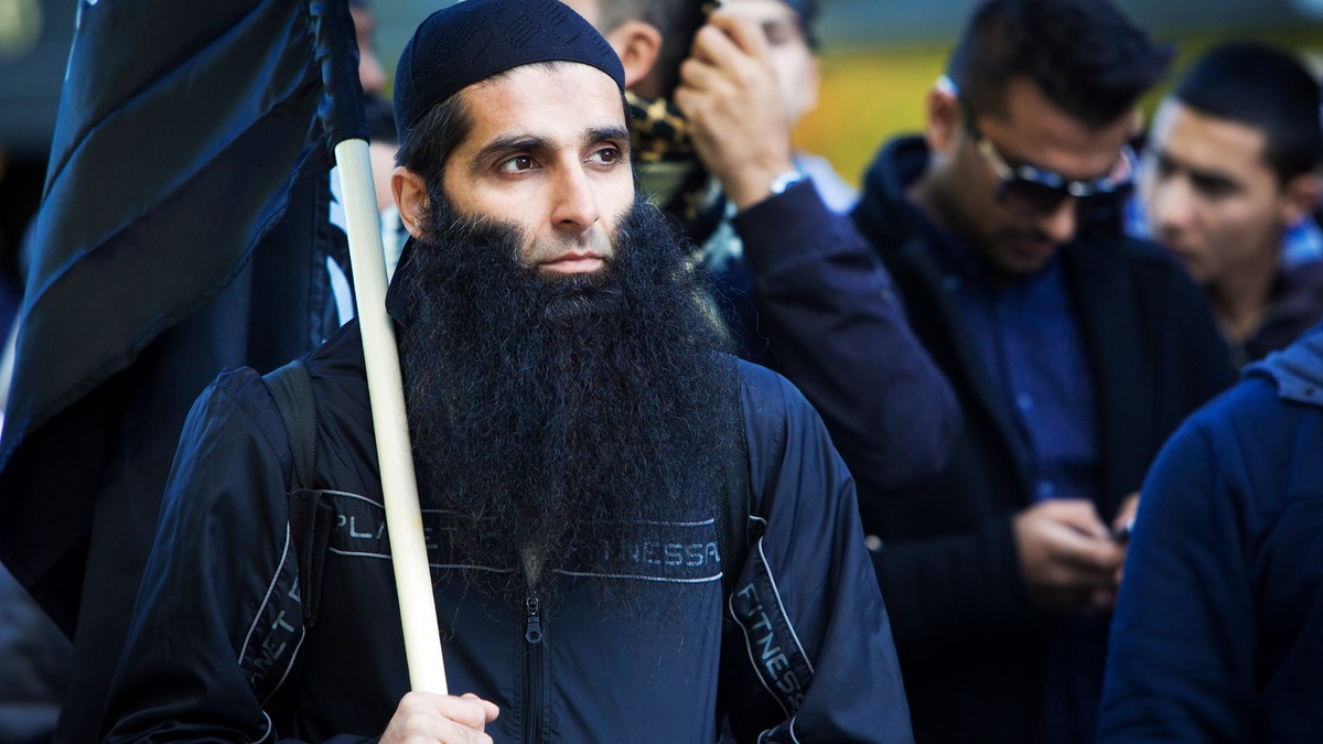 Tiltalt for terrorangrepet 25. juni – her er Arfan Bhatti i retten