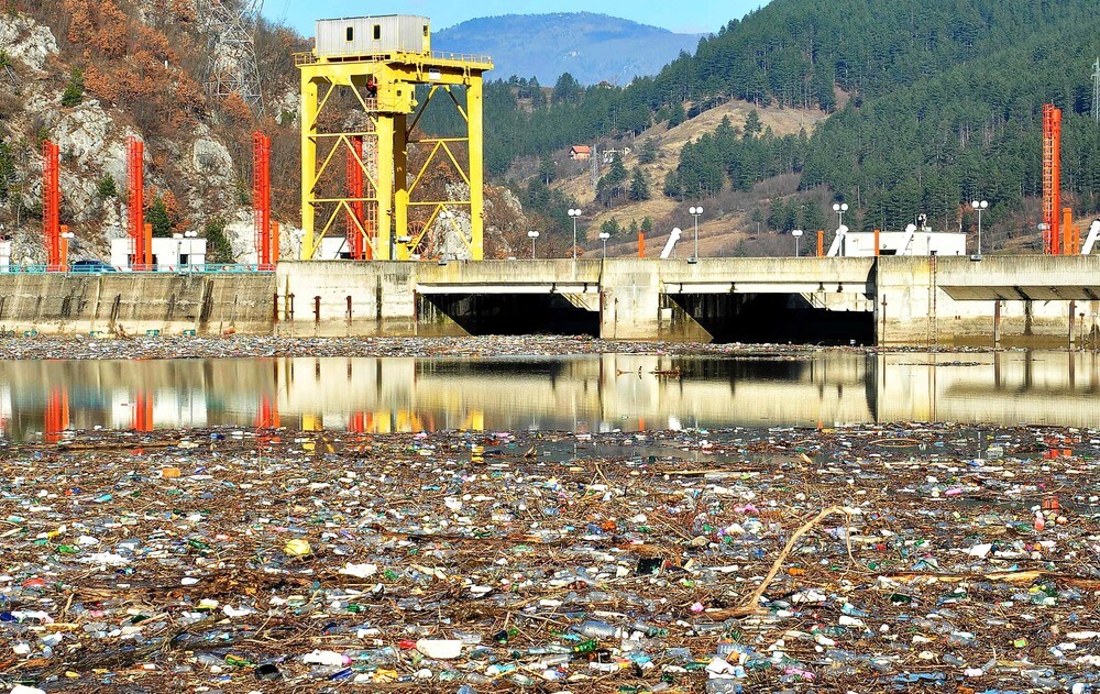«Øyer av plastsøppel» skaper miljøkatastrofer på Balkan