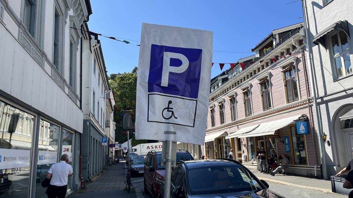 – Kaotisk parkering under Arendalsuka