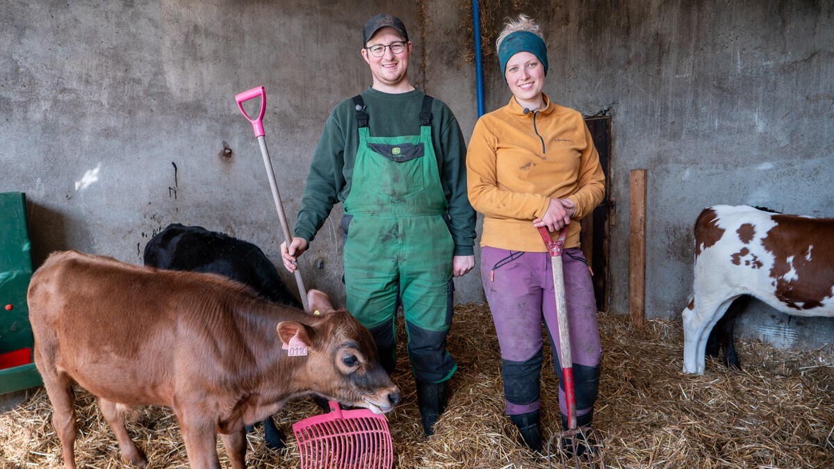 Halvparten så mange bønder på to tiår – Birger (24) og Marthe (23) går mot strømmen