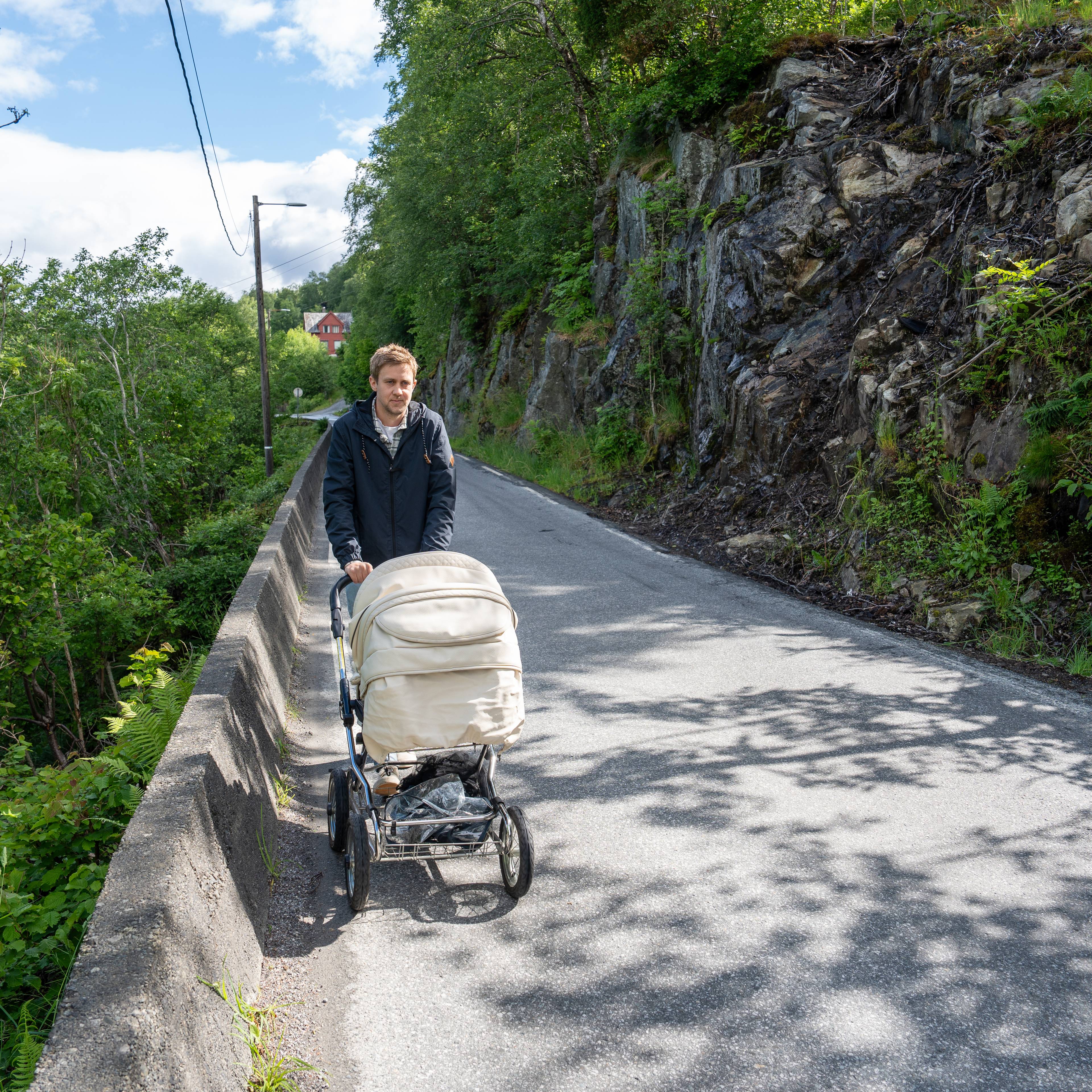 Andreas Nedreskår er uroa for at vegutbetringa til Skånevik blir igjen utsett