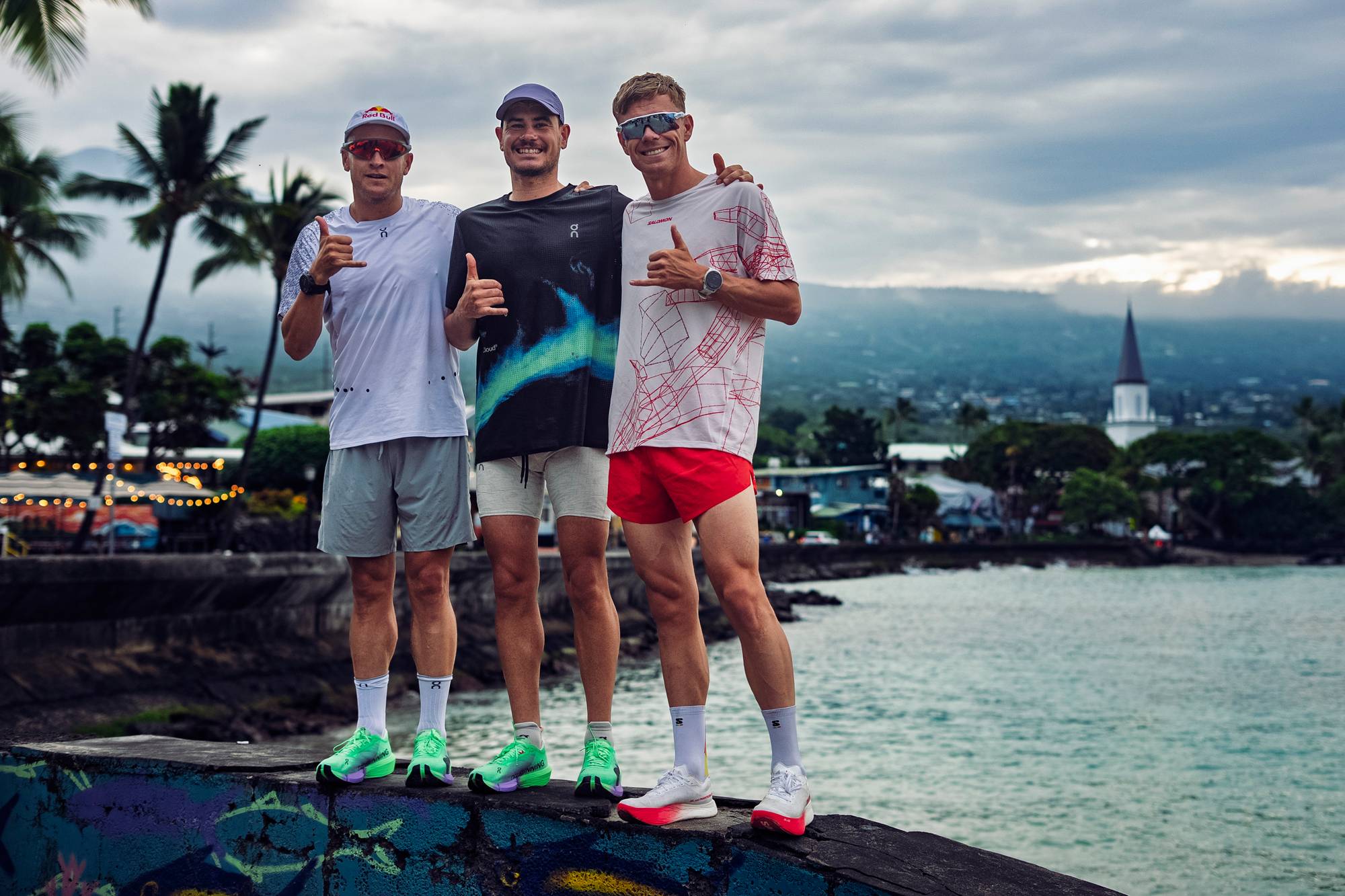 Treningskameratene Kristian Blummenfelt, Gustav Iden og Casper Stornes på Hawaii før VM.