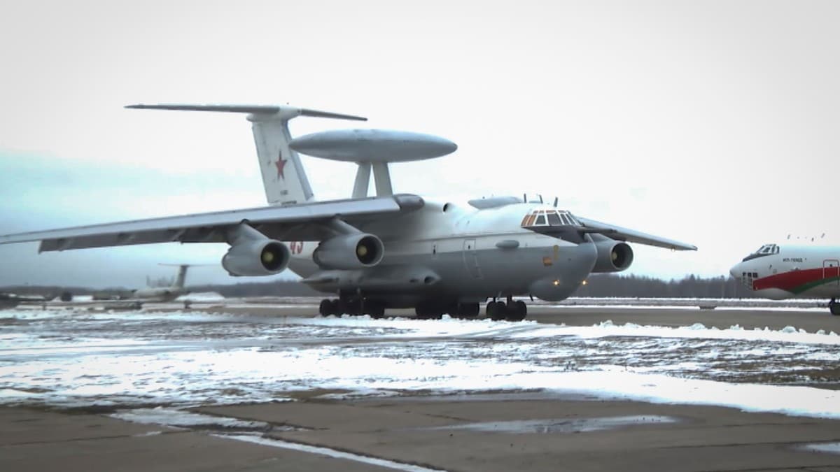 Ukraina skal ha skote ned dyre­bart militær­fly: – Luft­forsvaret er sårbart, seier ekspert