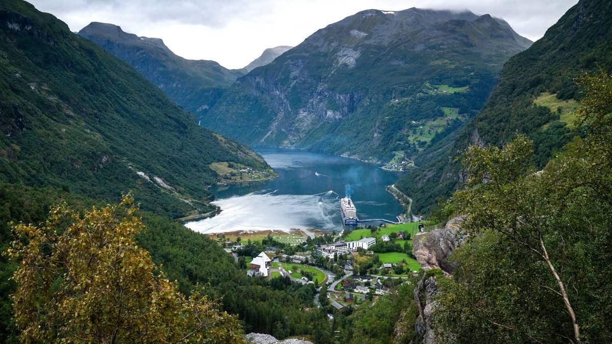 Traffic chaos this summer – The municipality is now proposing a parking tunnel in the world heritage village of Geiranger – NRK Møre og Romsdal – Local news, TV and radio.