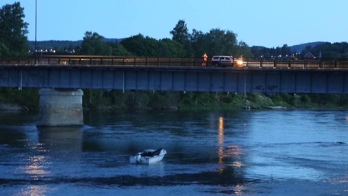 To motorbåtar kolliderte i Drammenselva:– Kan sjå ut som det blei gjort med vilje