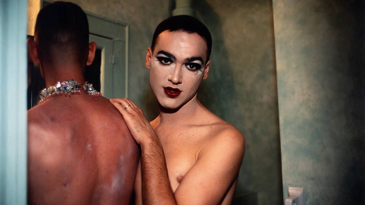 Nan Goldin: «Jimmy Paulette and Tabboo! in the bathroom, NYC 1991» (Cibachrome trykk. 1991)