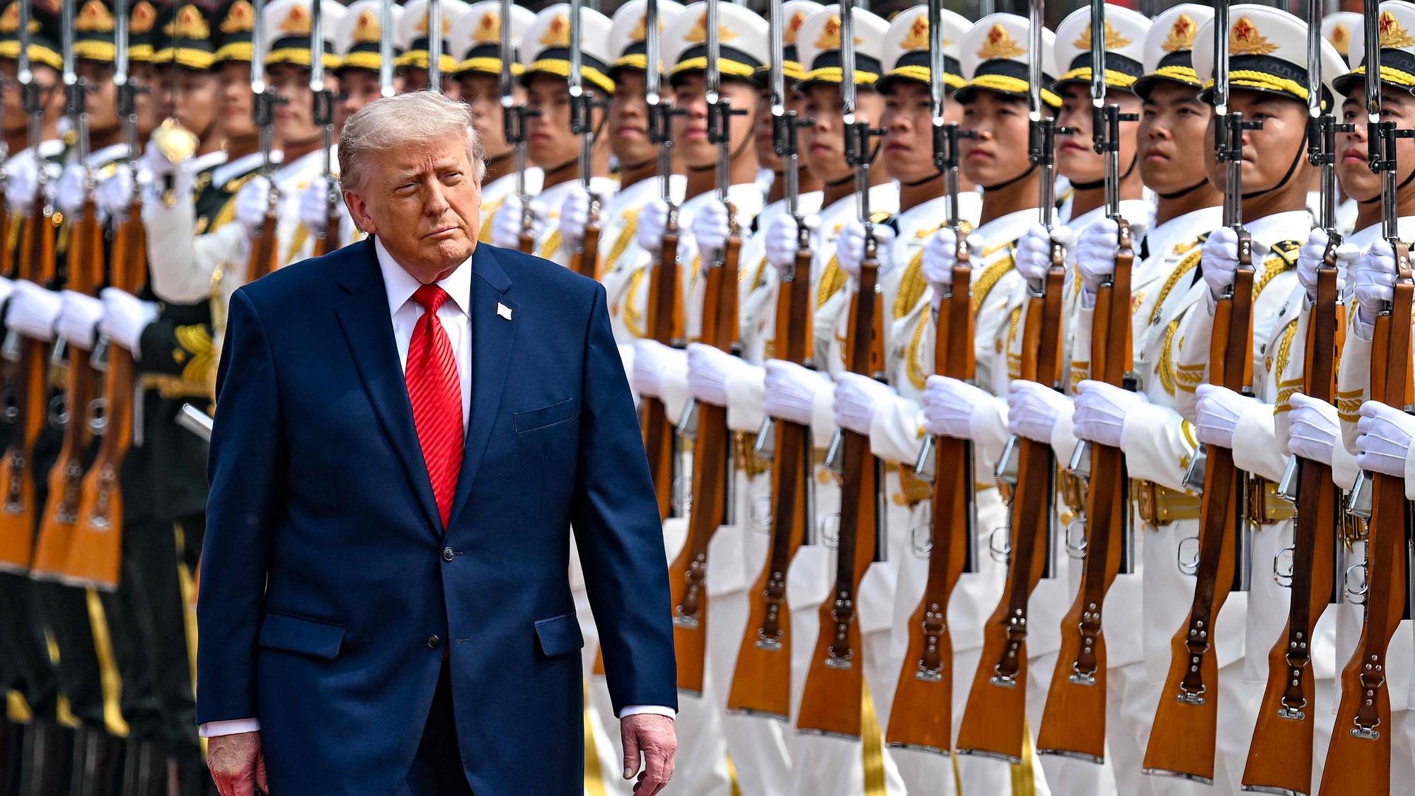 Trump under velkomstseremoni.