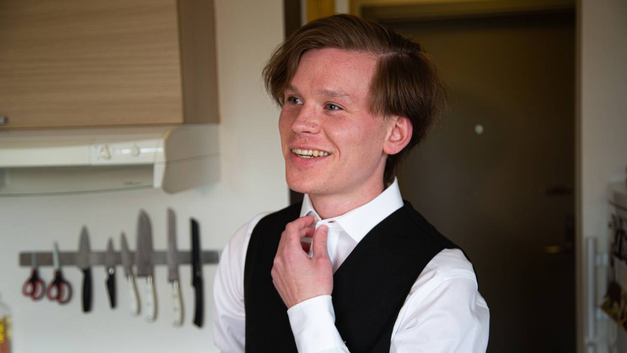 Servitøryrket er mer enn å bringe mat til bordet, mener Andreas
