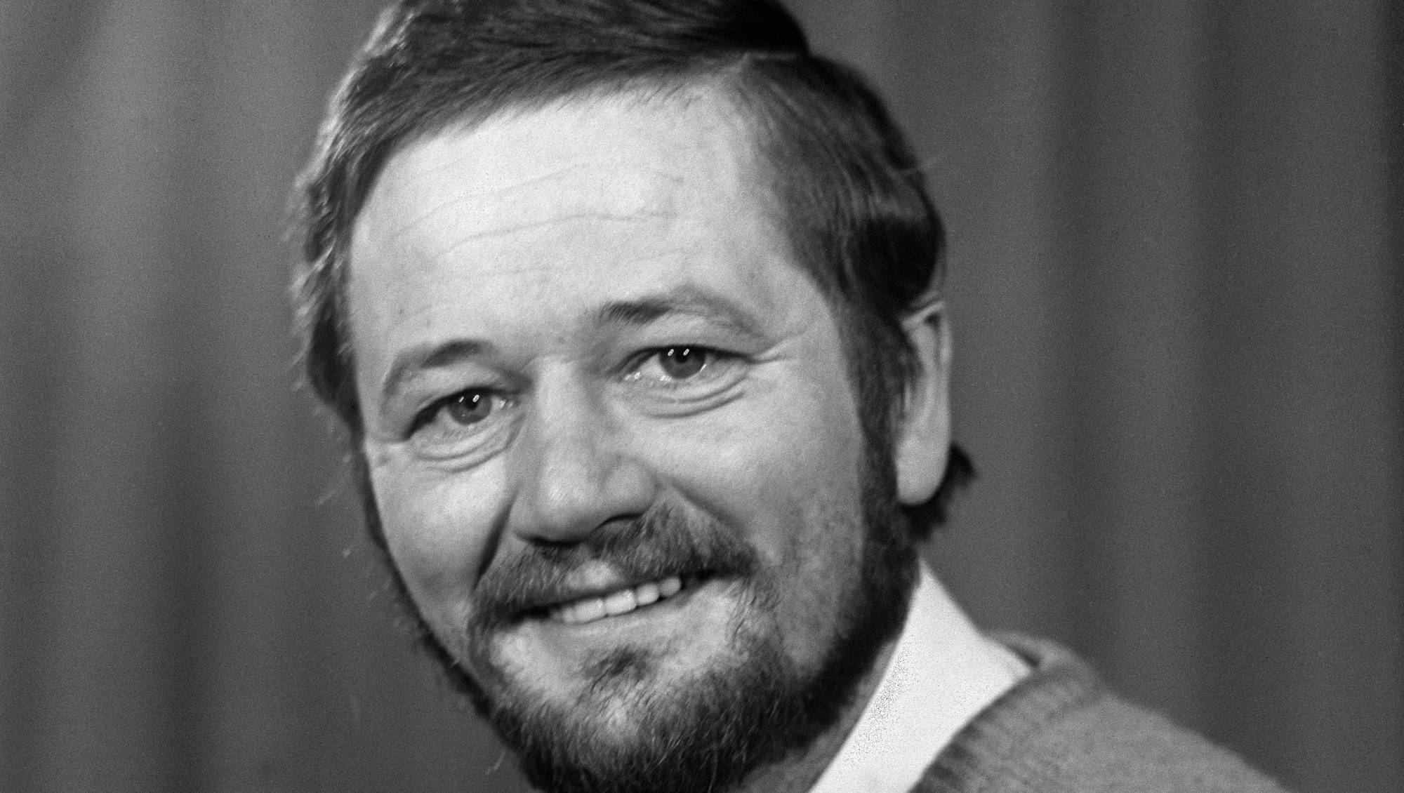 Tom Tellefsen er død NRK Kultur og underholdning