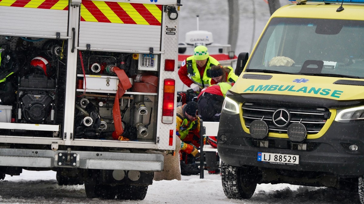 Person omkom etter at bil havnet i vannet
