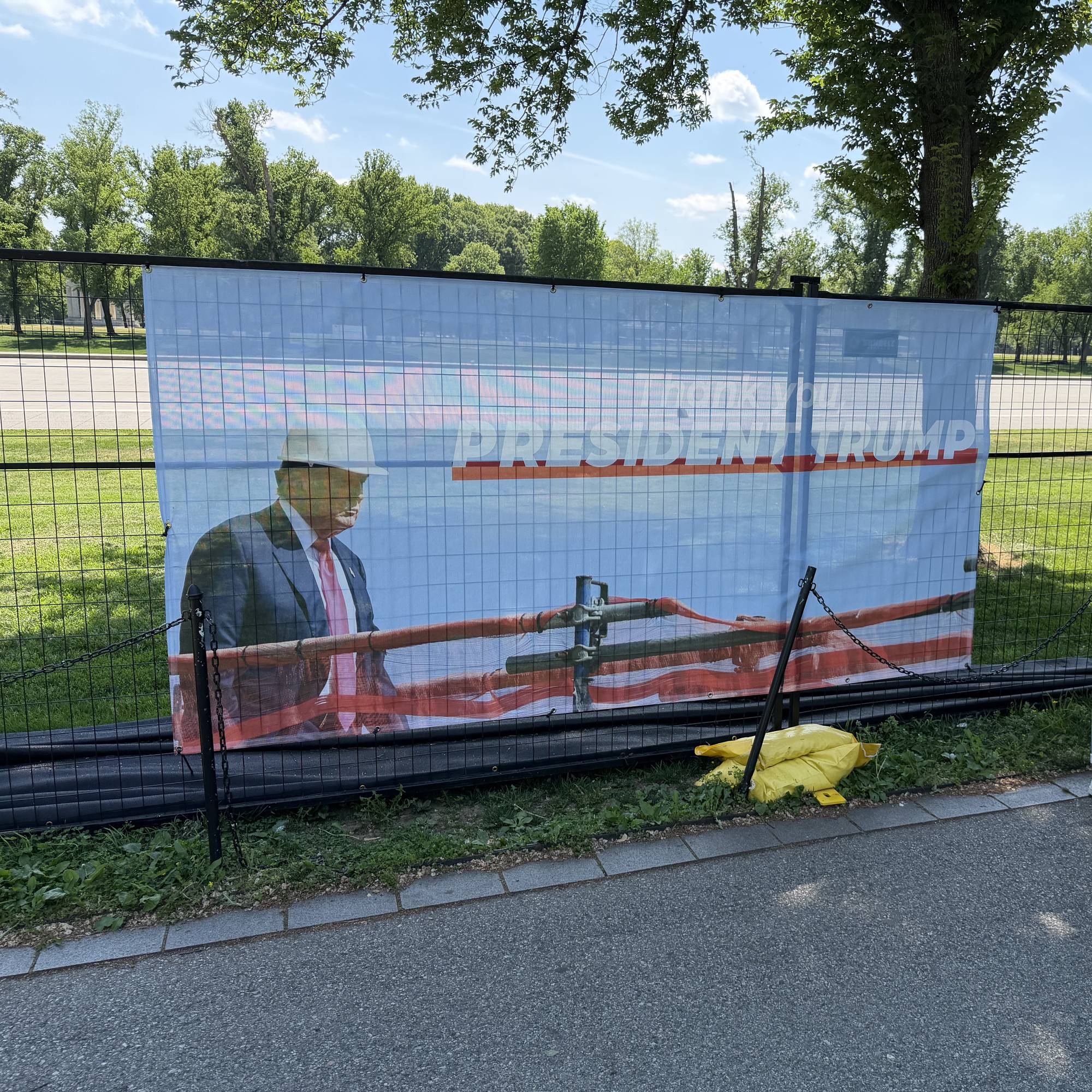 Plakat som sier takk, president Trump