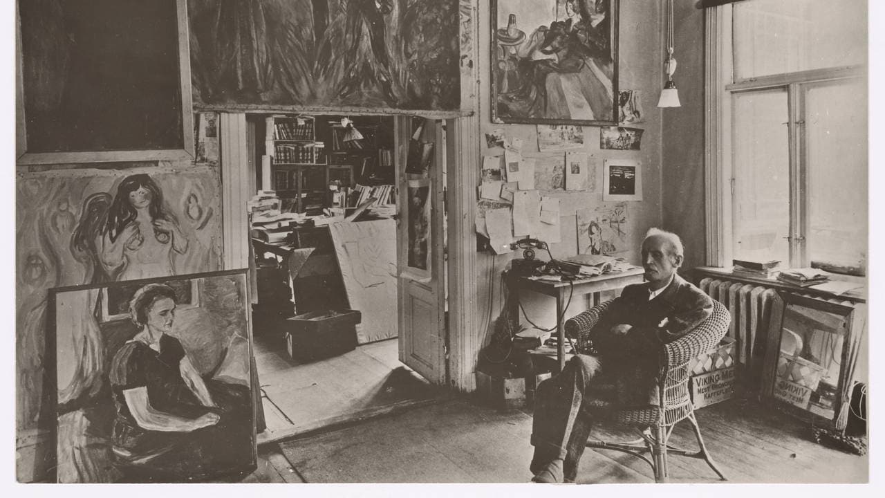 Edvard Munch i stova heime på Ekely i 1943