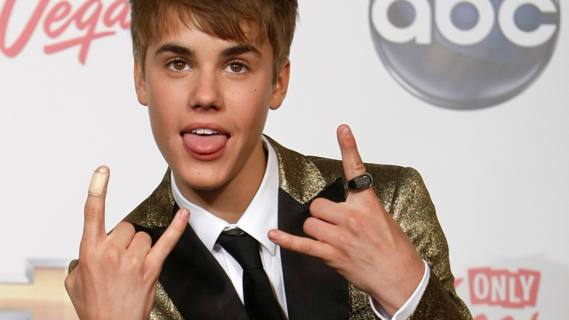 Имя певца бибера. Pop Star образ Бибера. Джастин Бибер билборд лучший артист года 2016