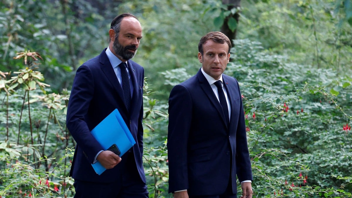 Eks-statsminister ber president Macron gå av