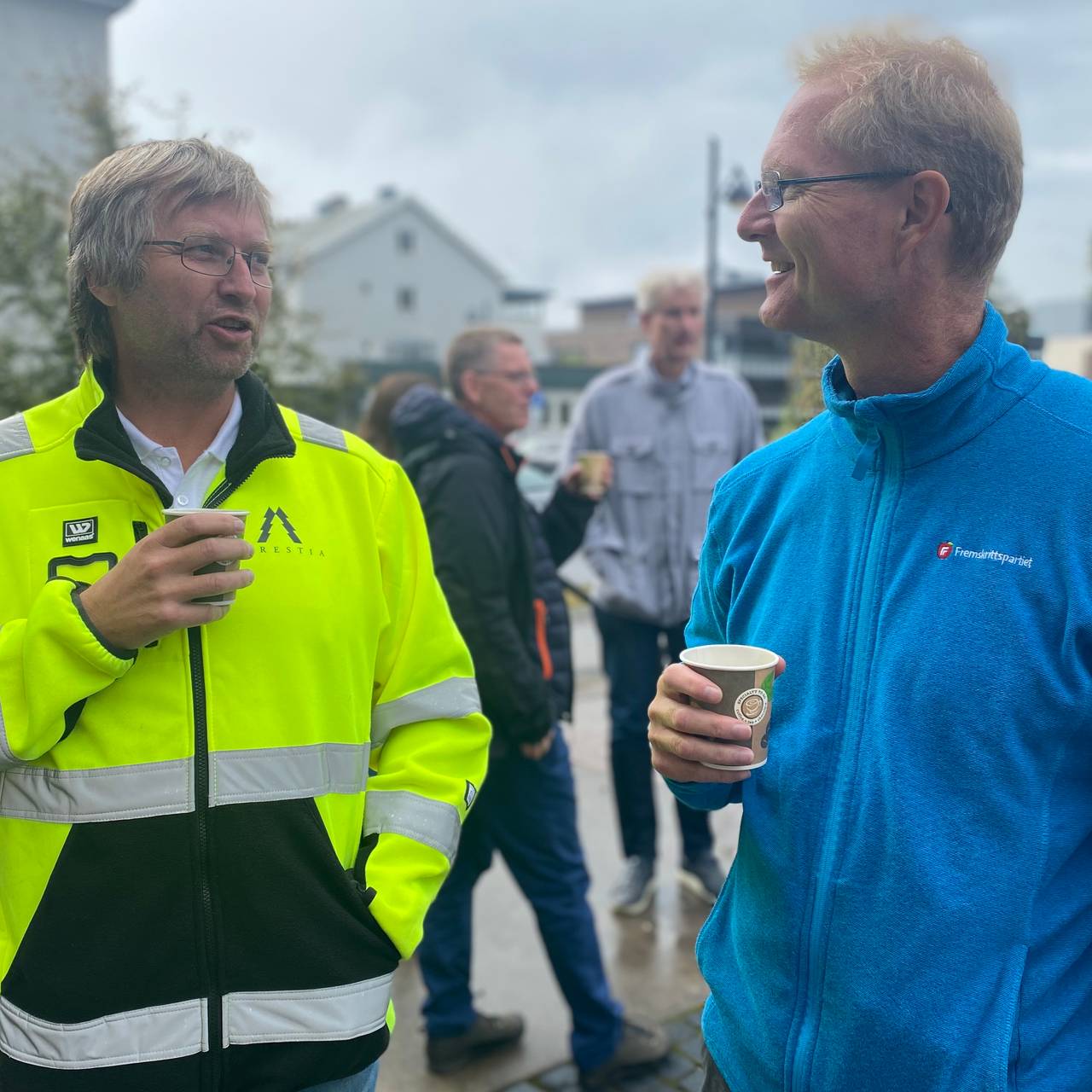 Espen Svenneby i Forestia og Tor Andre Johnsen drikker kaffe.