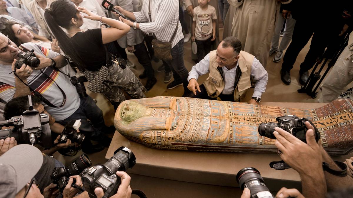 Arkeologer viser frem nye funn fra utgravinger i Egypt